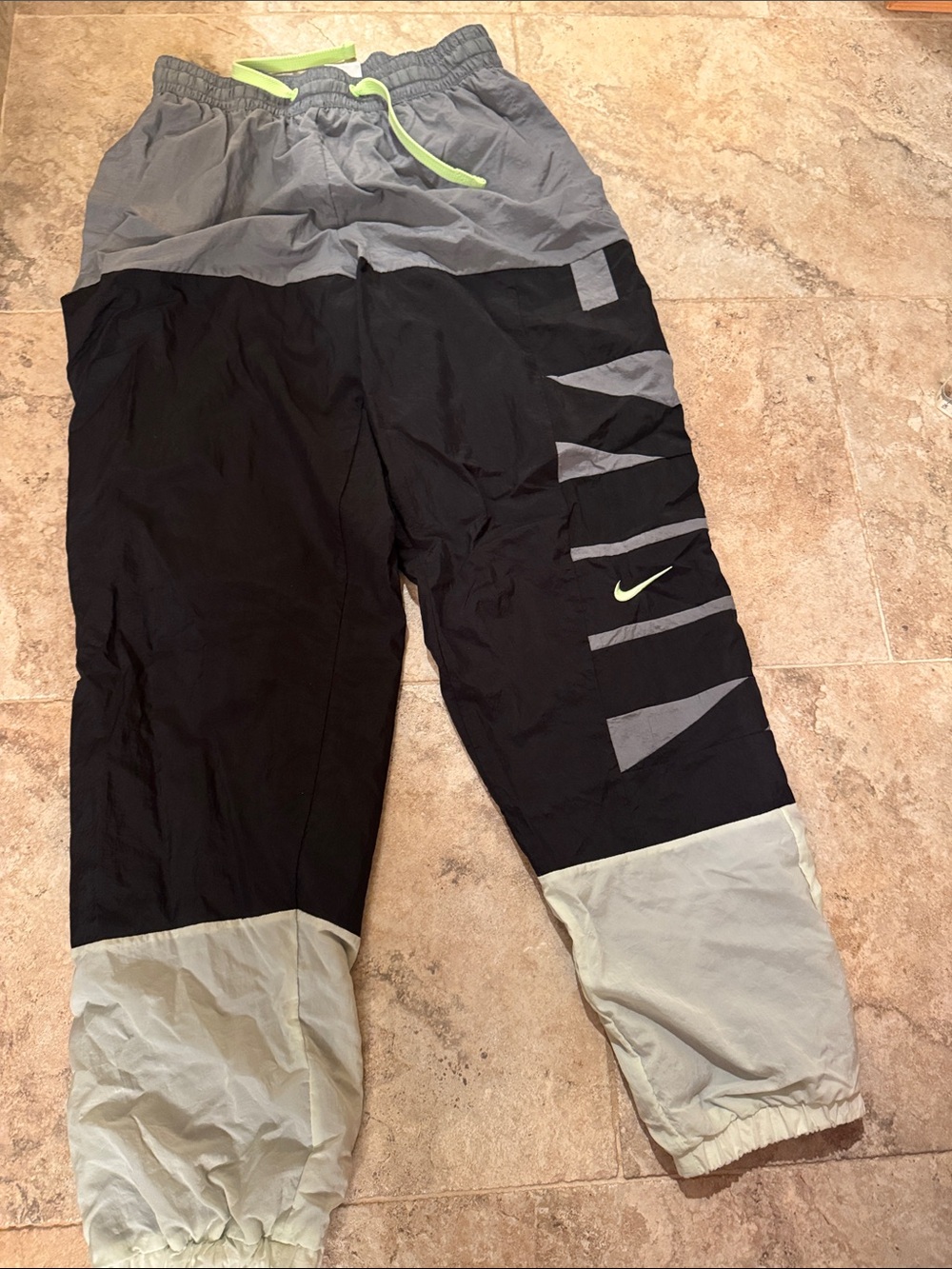 Nike mens small Dri-FIT Starting 5 Basketball Warm Up Track Pant grey/Black/neon